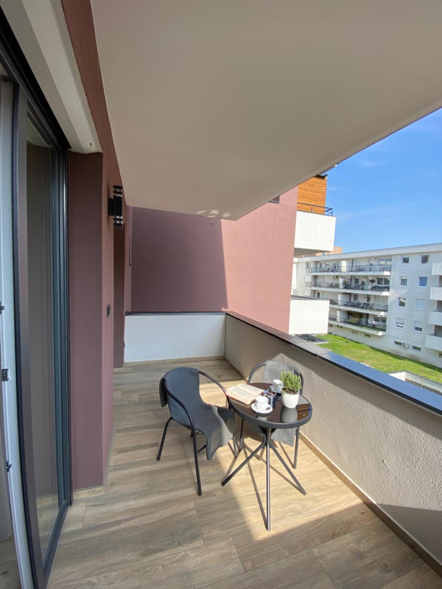 T27 Apartments Free Parking Ingyenes Zart Parkolo ジュール エクステリア 写真